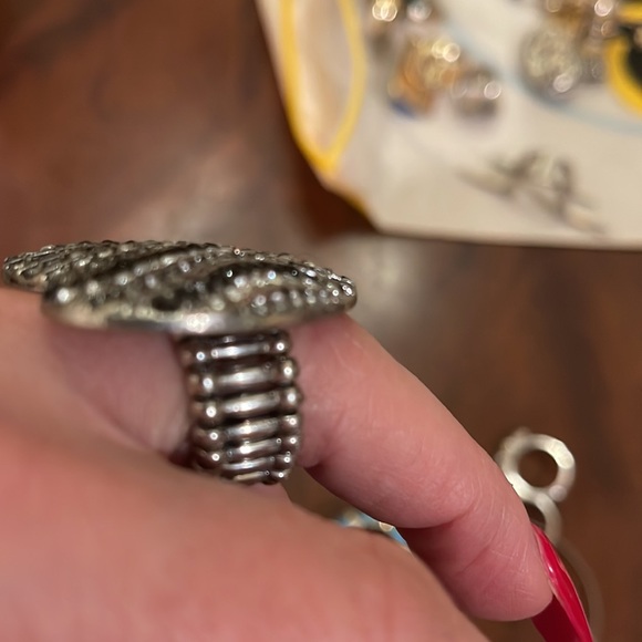 Black & silver rhinestone heart stretch band ring nwot - Picture 3 of 5